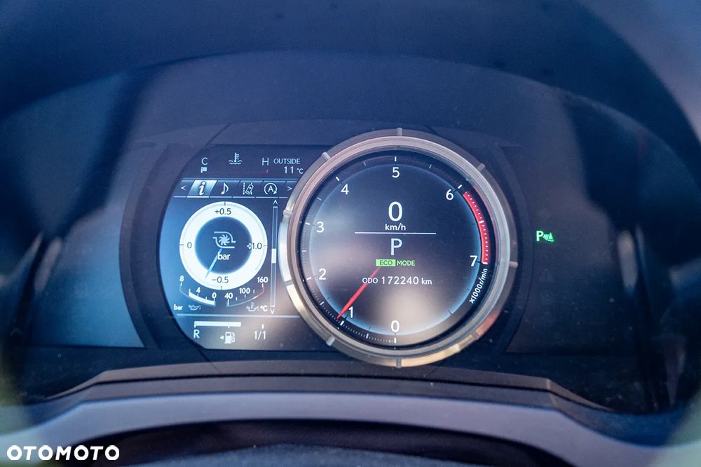 Lexus RC 200t / 300 F Sport - 26