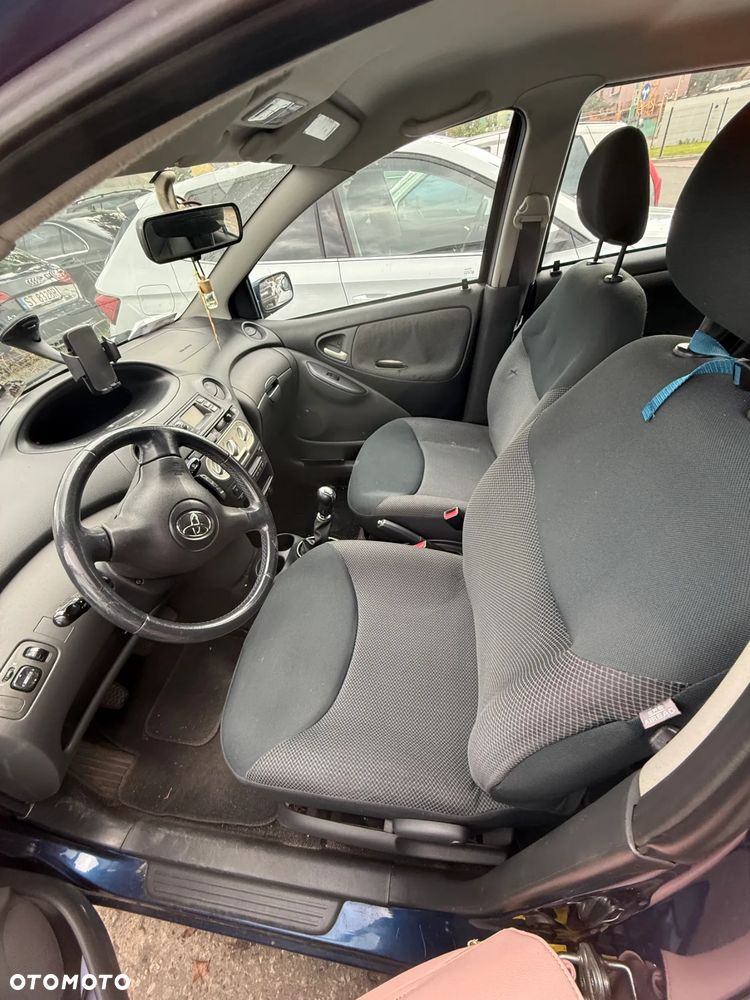 Toyota Yaris 1.0 Base - 13