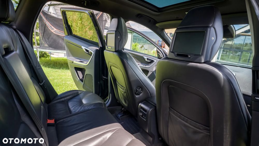 Volvo XC 60 2.4D AWD R-Design - 7