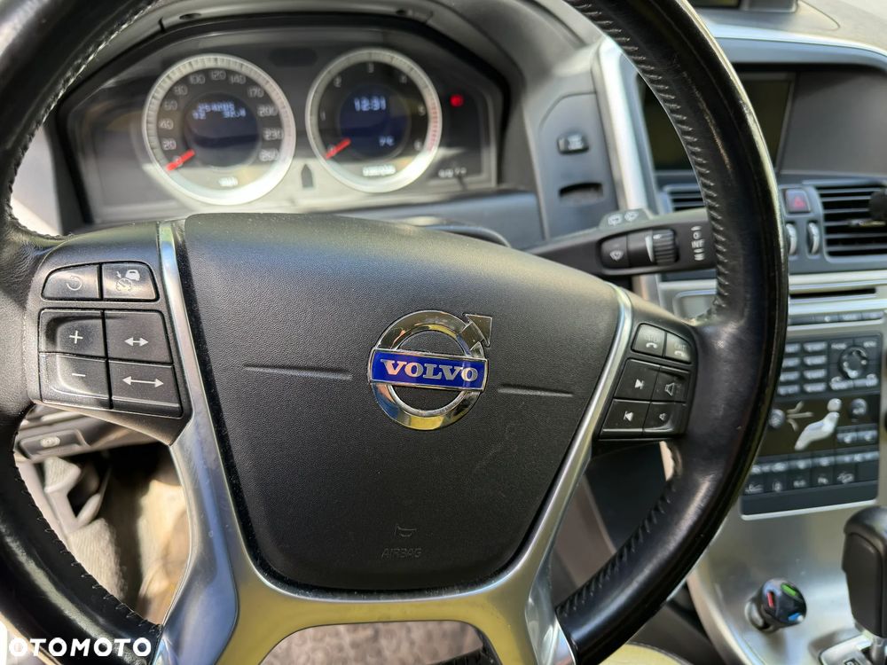 Volvo XC 60 D5 AWD - 8