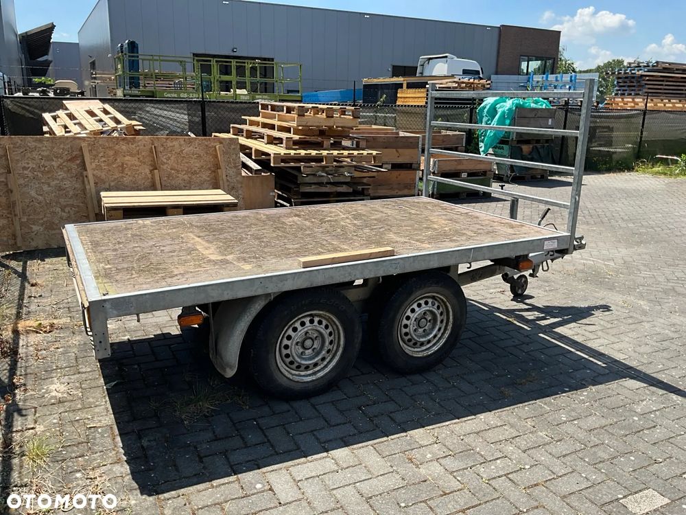 Inny Euro Trailer 2700 LB - 2