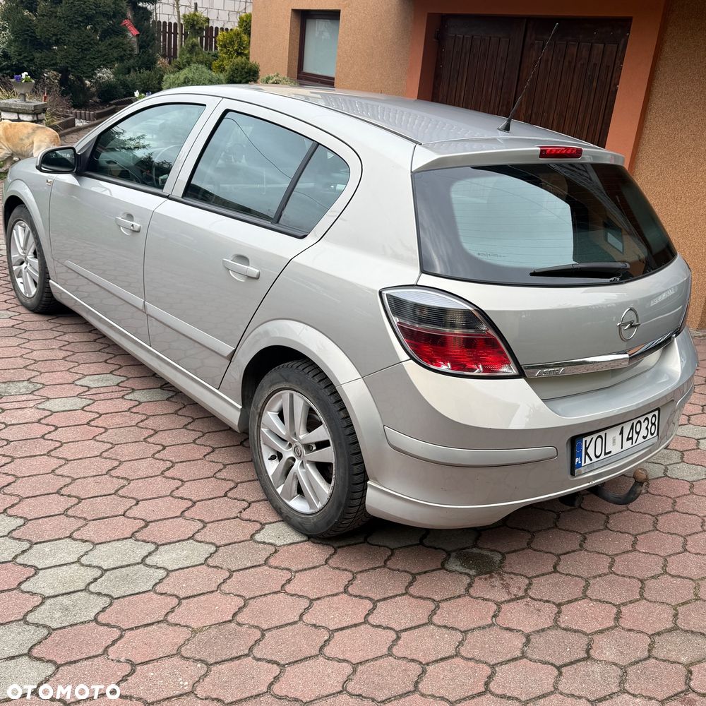 Opel Astra 1.6 Essentia - 11
