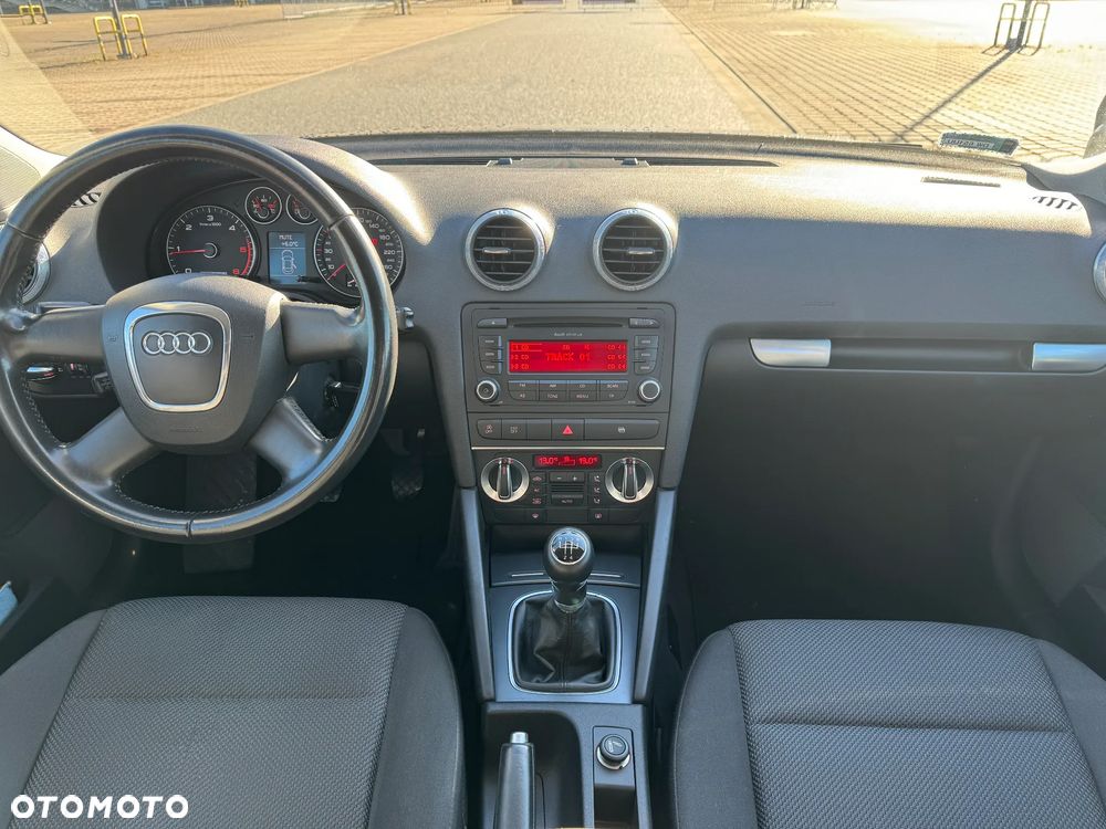 Audi A3 Sportback 1.6 TDI DPF Ambiente - 18