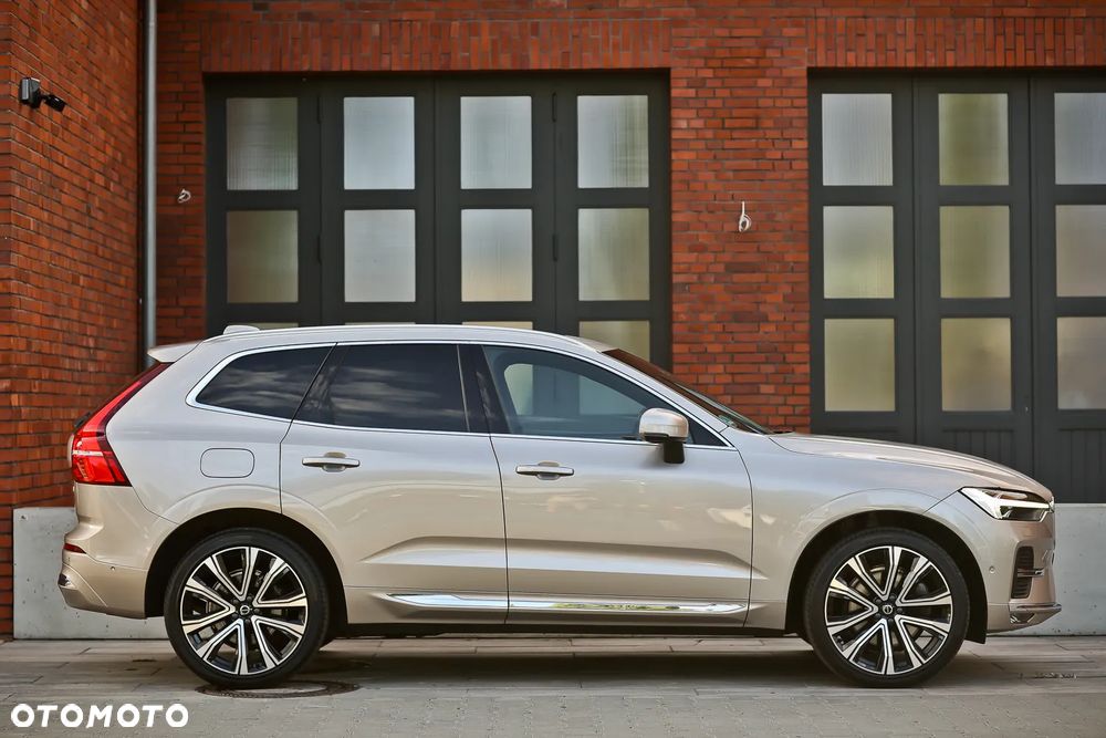 Volvo XC 60 B4 D AWD Ultimate Bright - 2