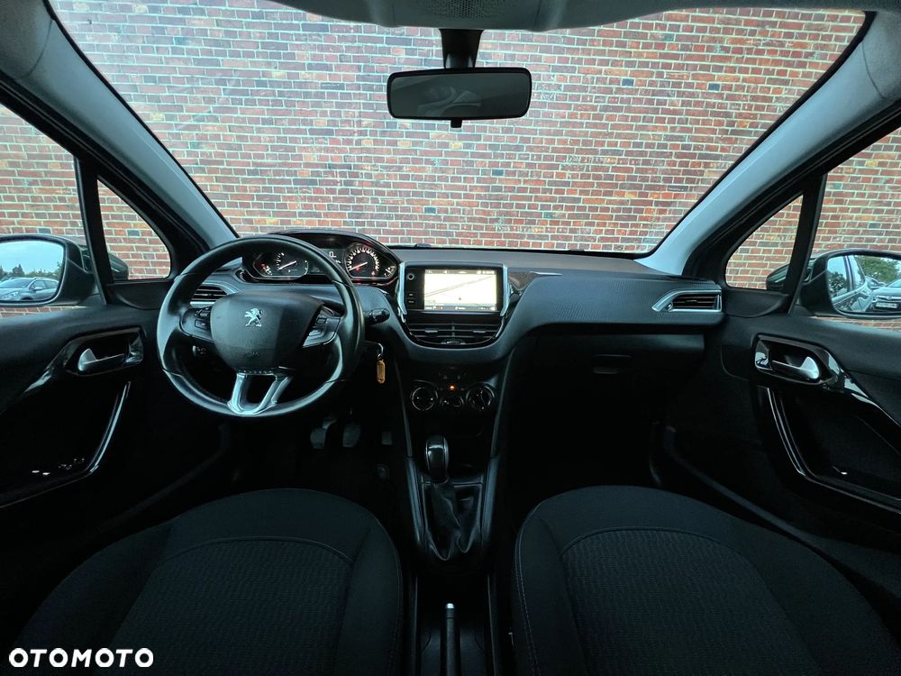 Peugeot 208 - 6
