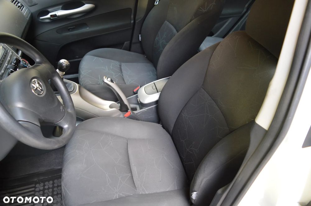 Toyota Auris 1.4 D-4D Luna - 10