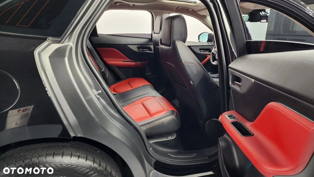 Jaguar F-Pace 25d AWD Chequered Flag - 12