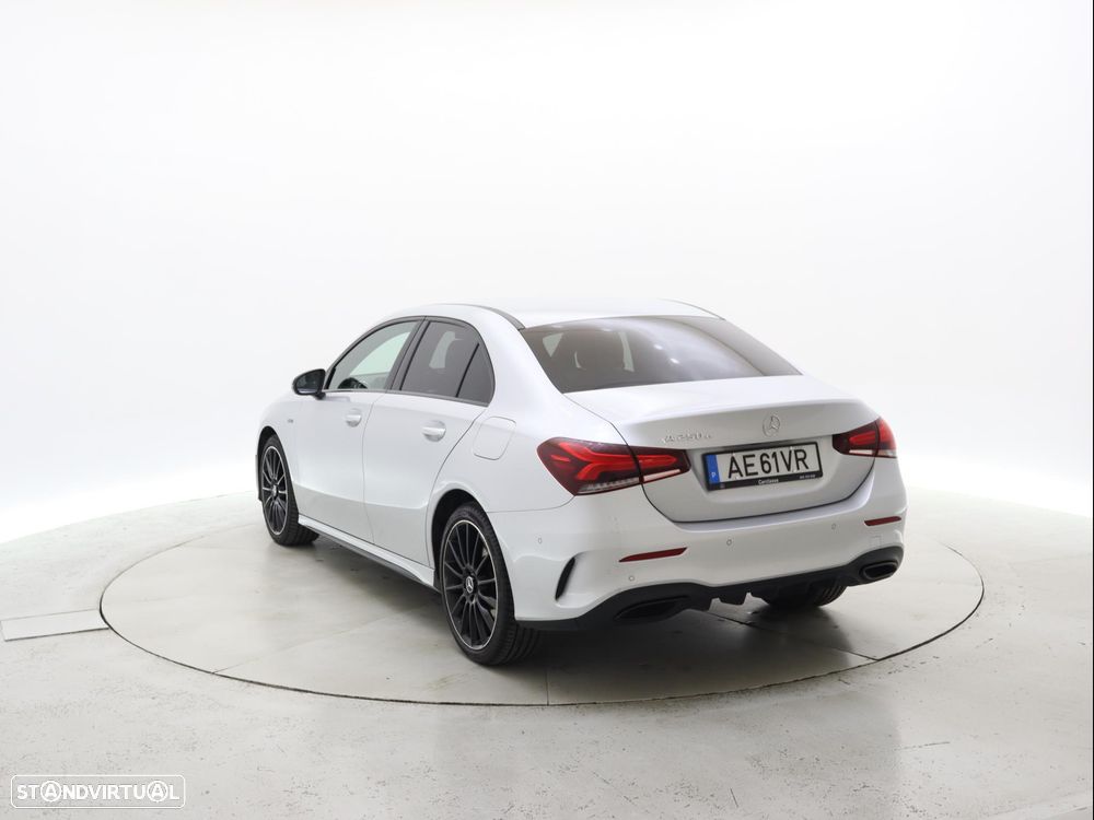 Mercedes-Benz A 250 Limousine e AMG Line - 4