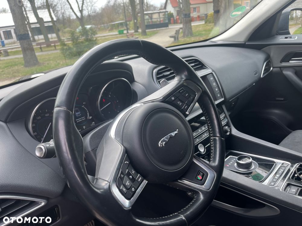 Jaguar F-Pace - 7