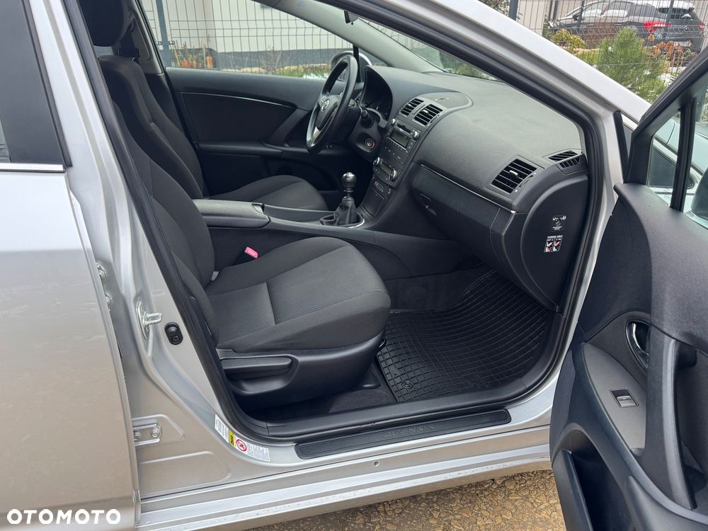 Toyota Avensis 1.6 Comfort - 18