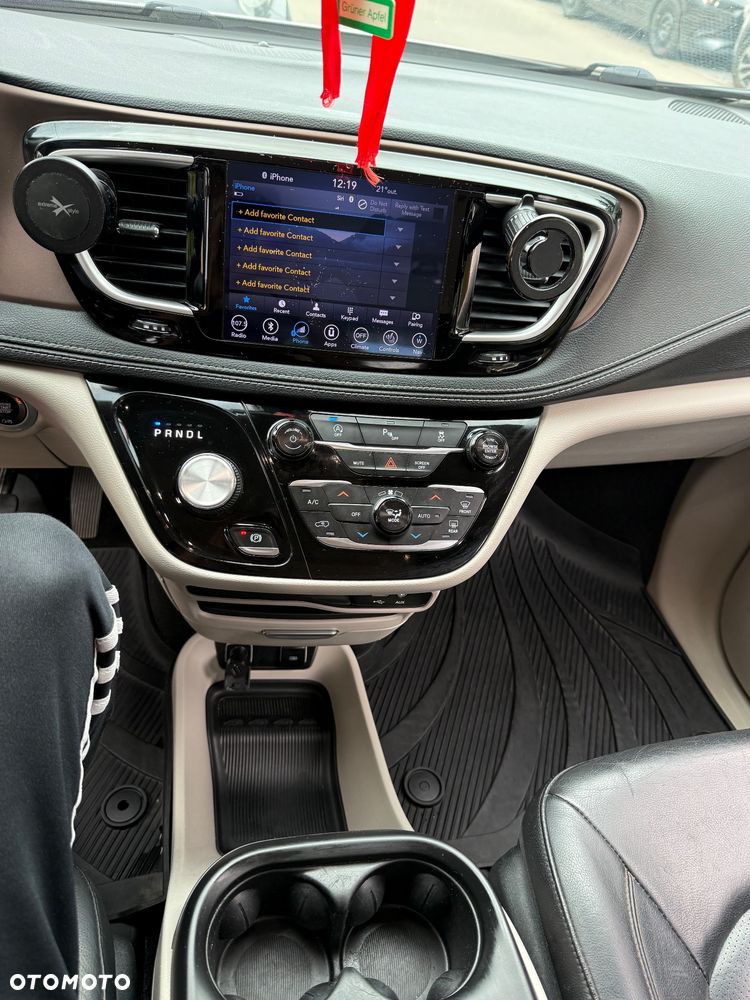 Chrysler Pacifica - 12