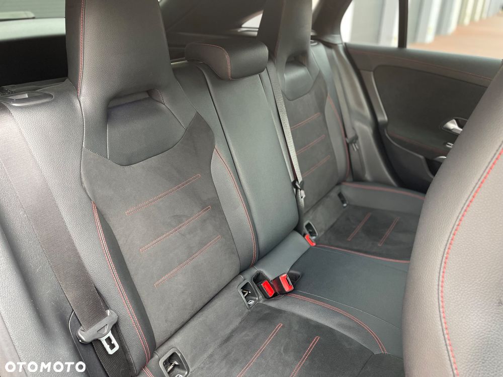 Mercedes-Benz CLA 200 7G-DCT AMG Line - 12