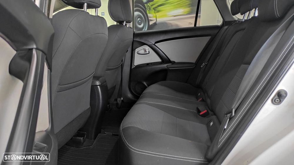Toyota Avensis Touring Sports 2.0 D-4D Exclusive+GPS - 6