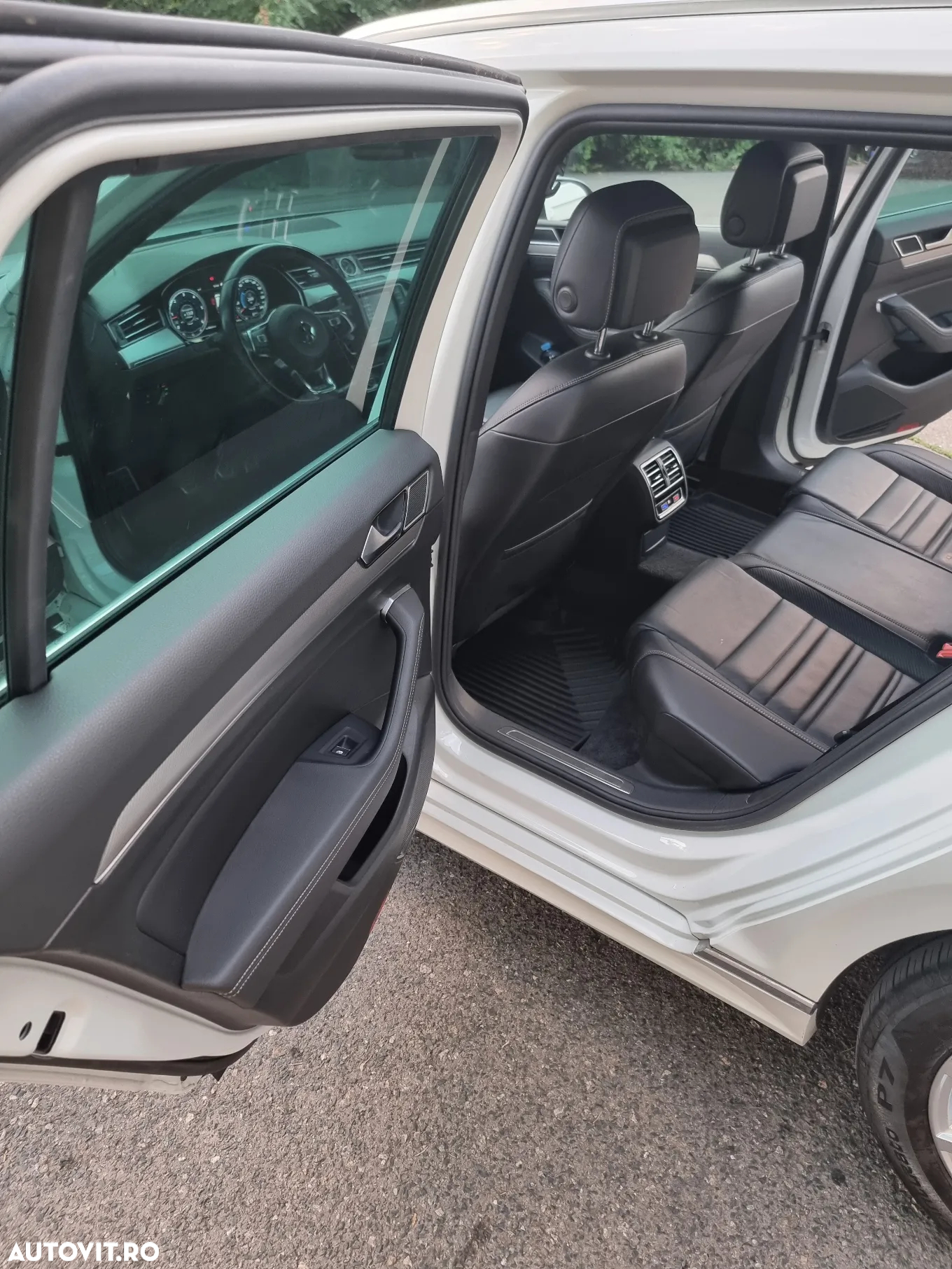 Volkswagen Passat Variant 2.0 TDI R Executive - 17
