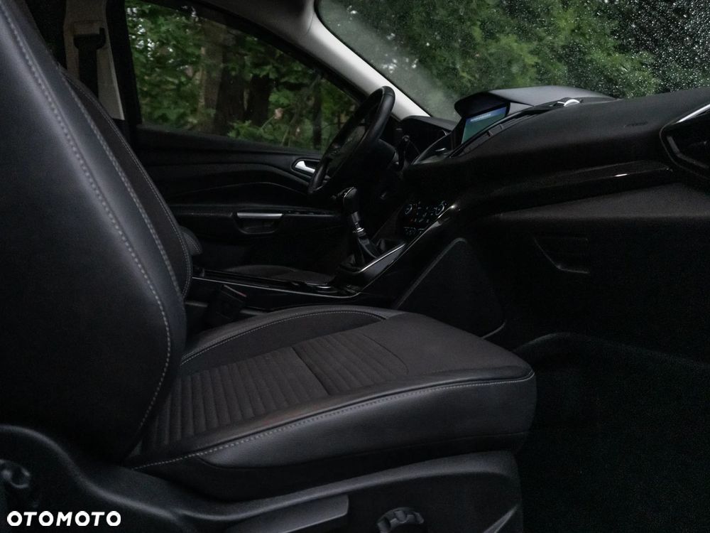 Ford Kuga 2.0 TDCi 4x4 Titanium - 24