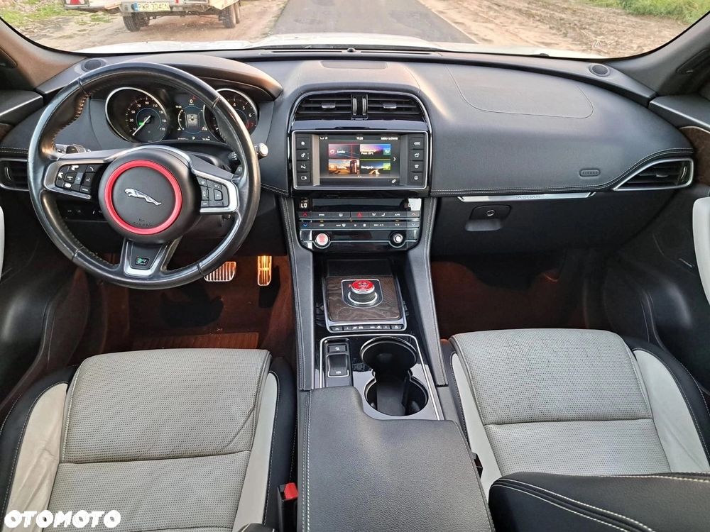 Jaguar F-Pace - 14