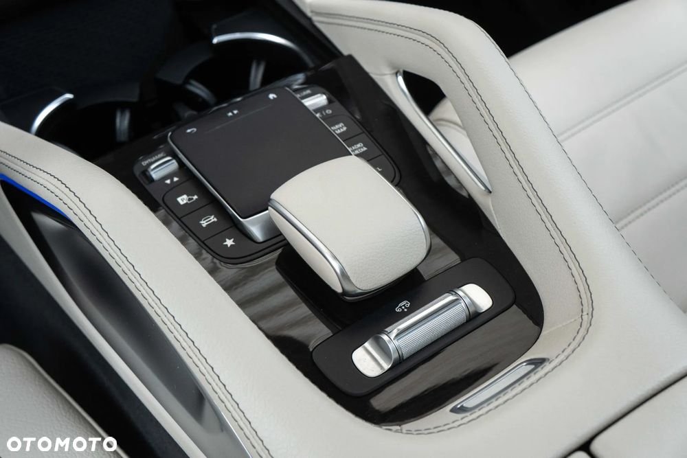 Mercedes-Benz GLS - 23