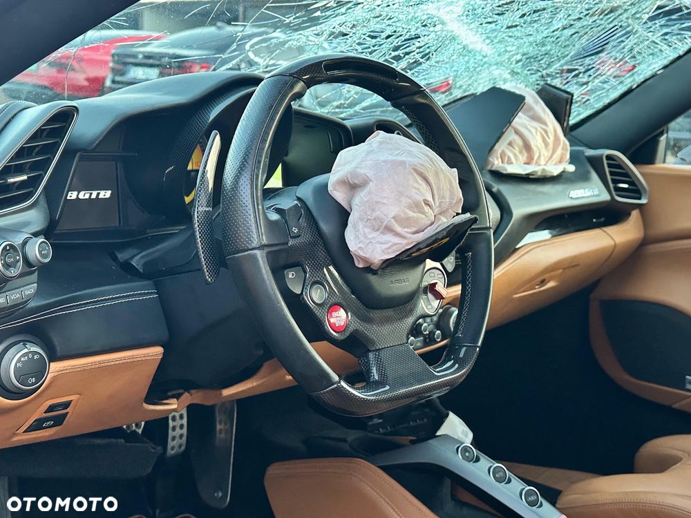 Ferrari 488 - 21