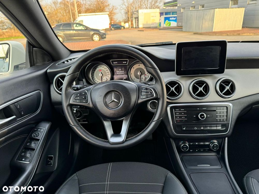 Mercedes-Benz CLA 220 d 7G-DCT Peak Edition - 23