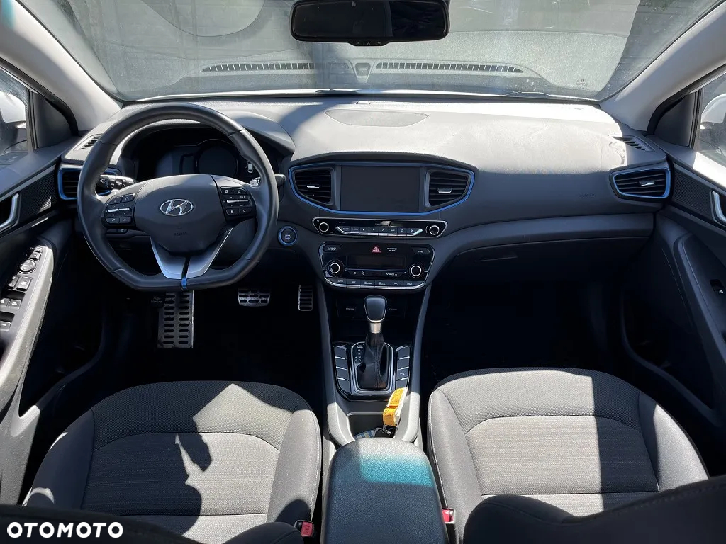 Hyundai IONIQ - 7