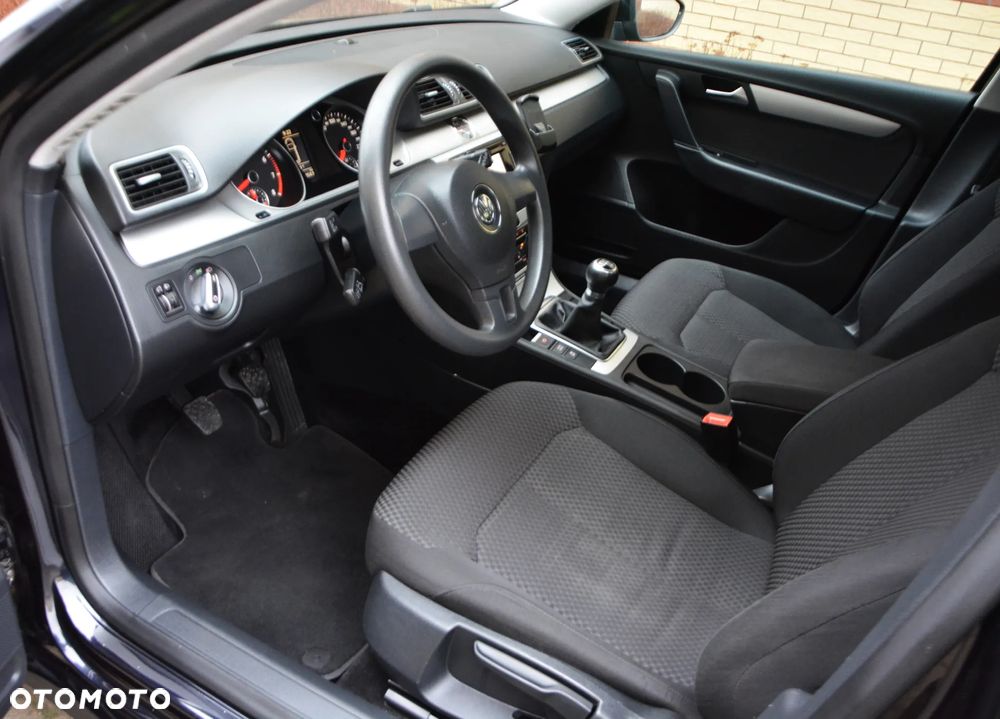 Volkswagen Passat - 26