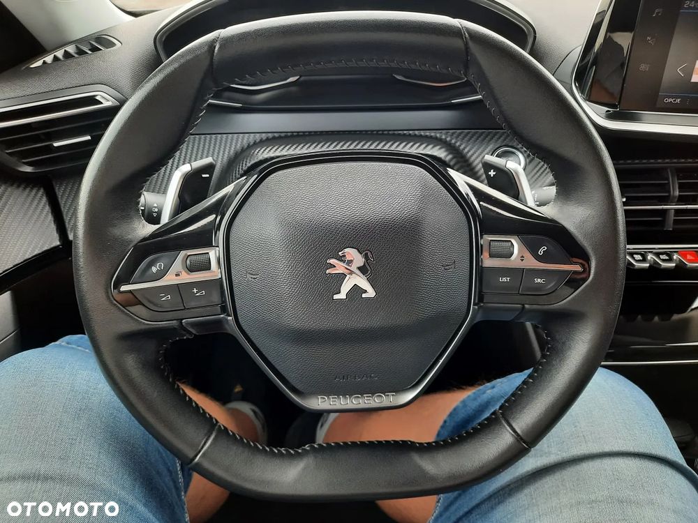 Peugeot 2008 1.2 Pure Tech GPF Allure S&S EAT6 - 25