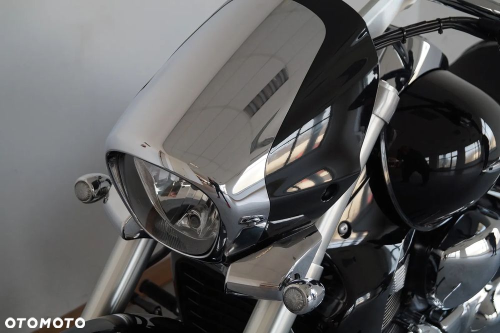 Suzuki Intruder - 17