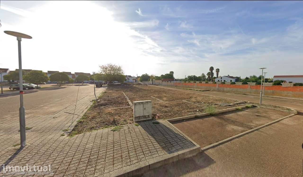 Terreno de 1128m² com acesso fácil e boas ligações - Grande imagem: 2/5