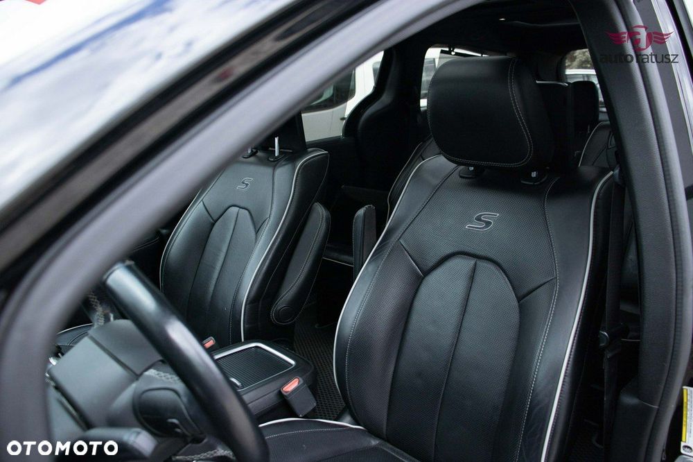 Chrysler Pacifica - 11