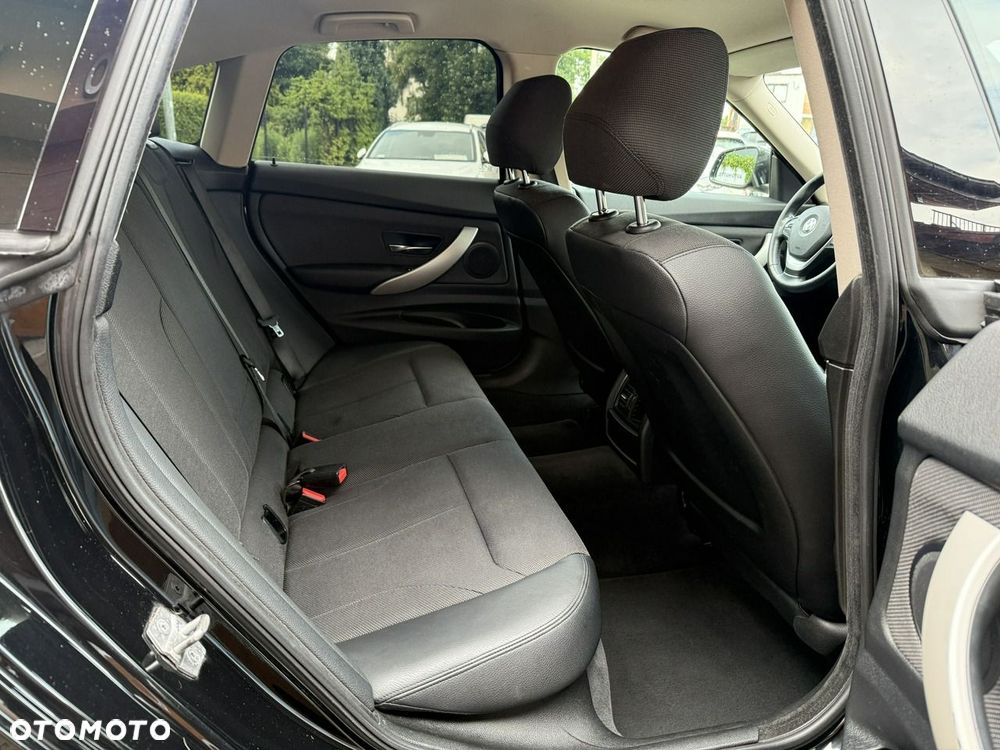 BMW 3GT 318d Sport Line - 24