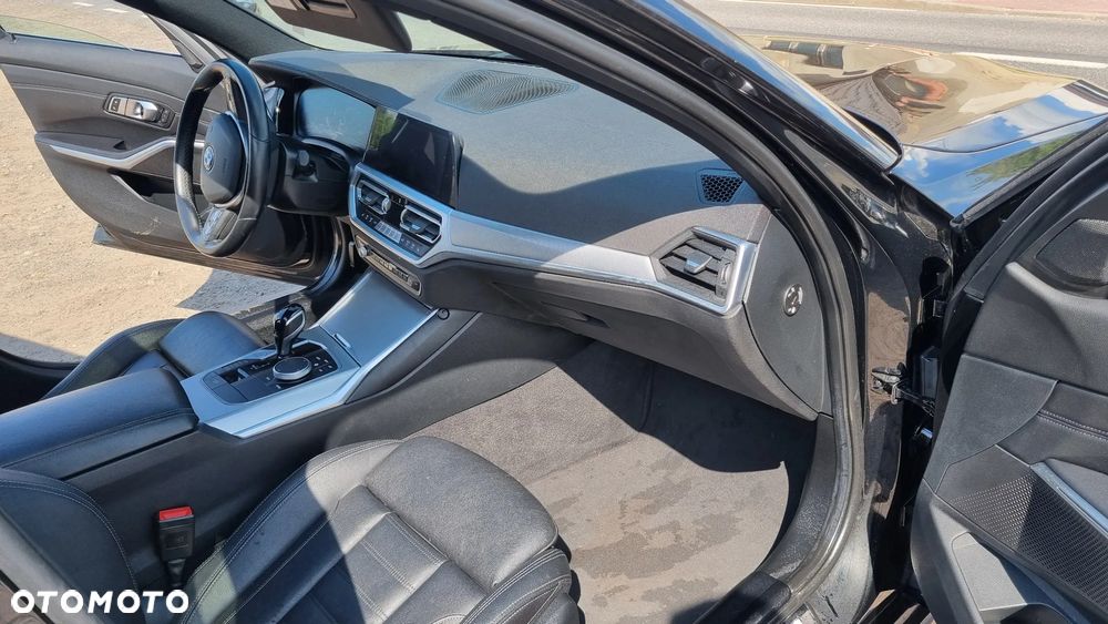 BMW Seria 3 320d Luxury Line Purity sport - 27