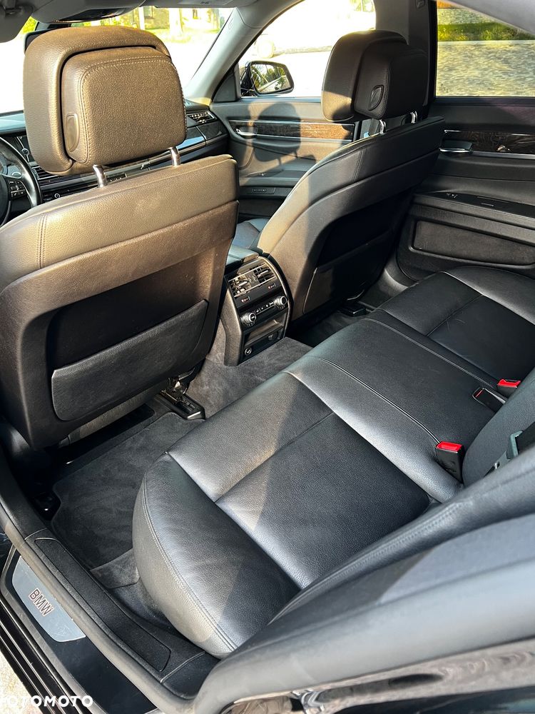 BMW Seria 7 740i - 11