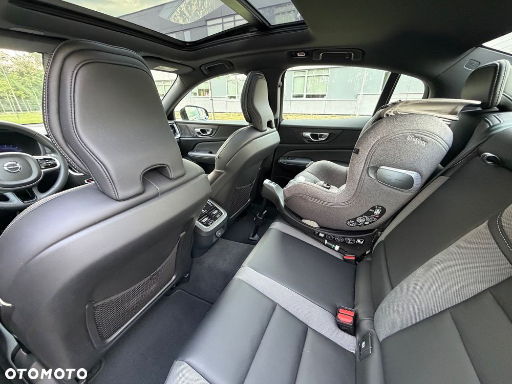 Volvo S60 B5 B AWD Ultimate Dark - 8