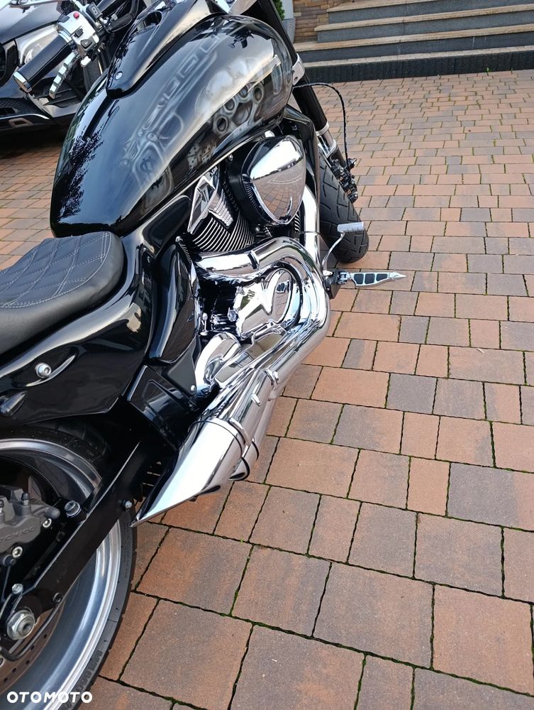 Suzuki Intruder - 5