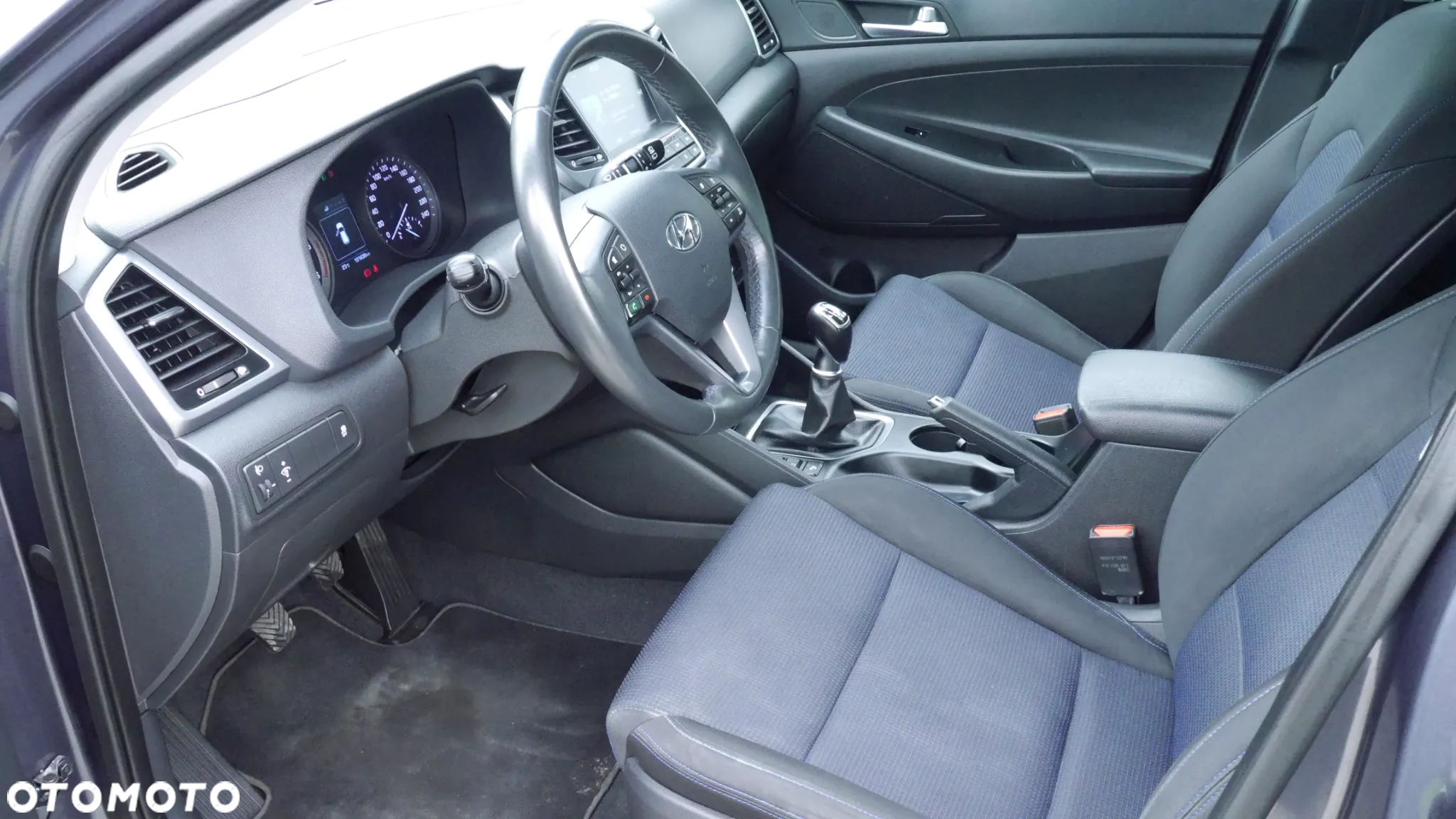 Hyundai Tucson blue 1.7 CRDi 2WD Style - 23