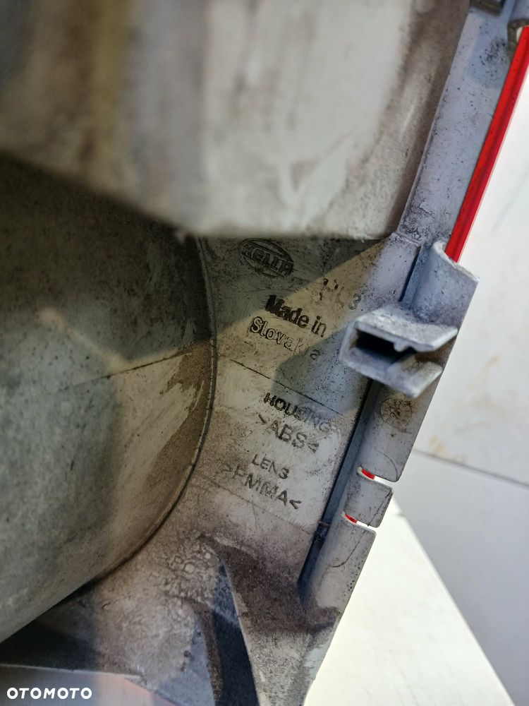 Volkswagen Touran lampa tylna lewa - 4