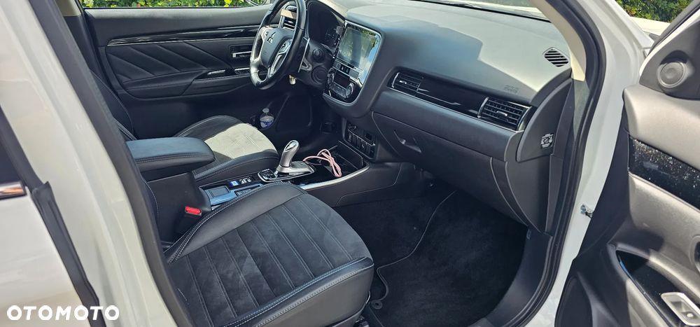 Mitsubishi Outlander Intense + - 19