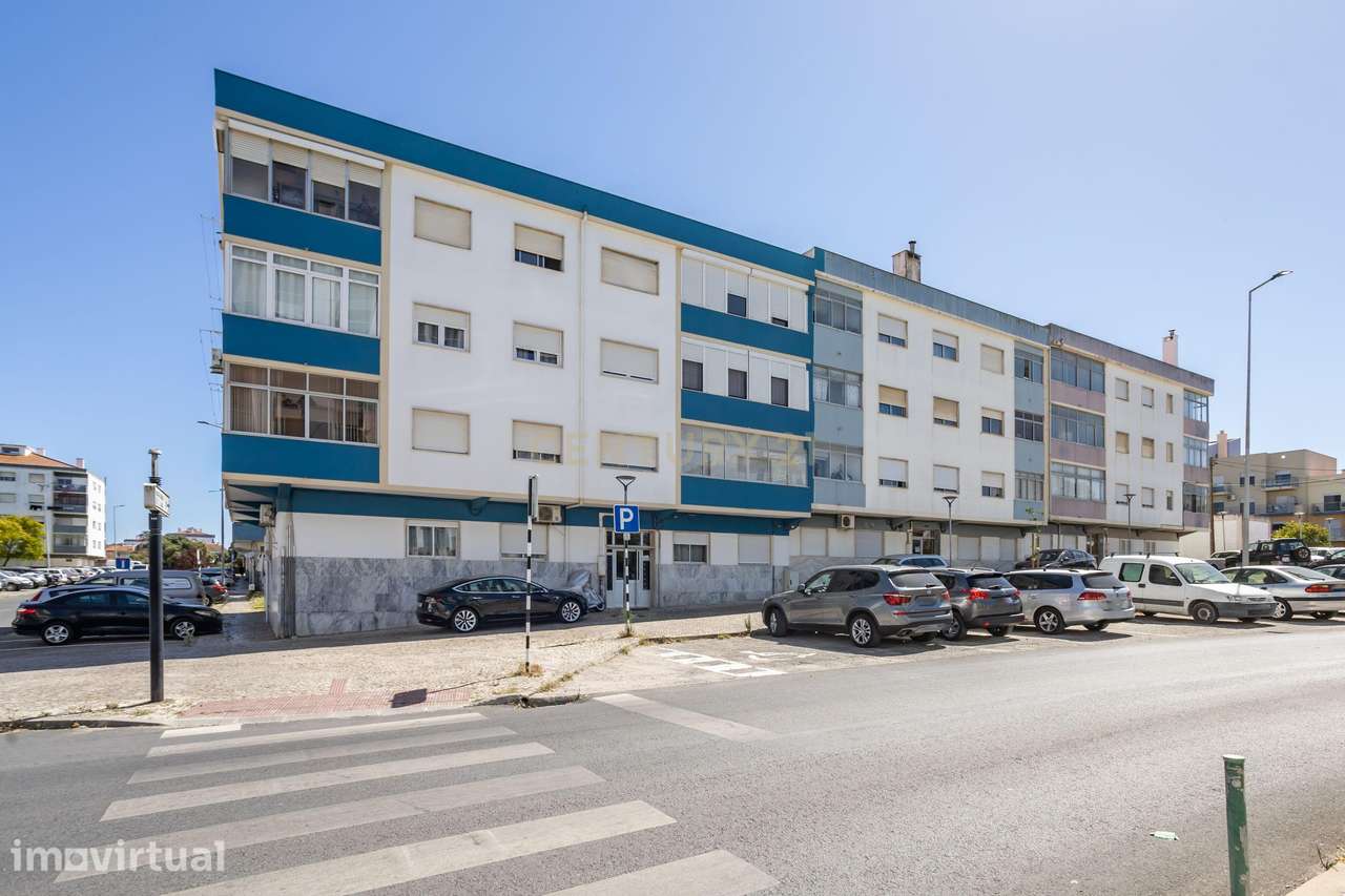 T2 com Excelente Potencial de Investimento na Arrentela, Seixal - Grande imagem: 2/21