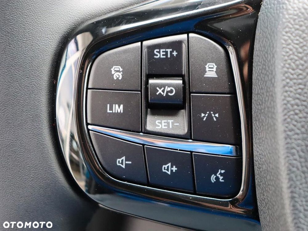 Ford Tourneo Custom - 12
