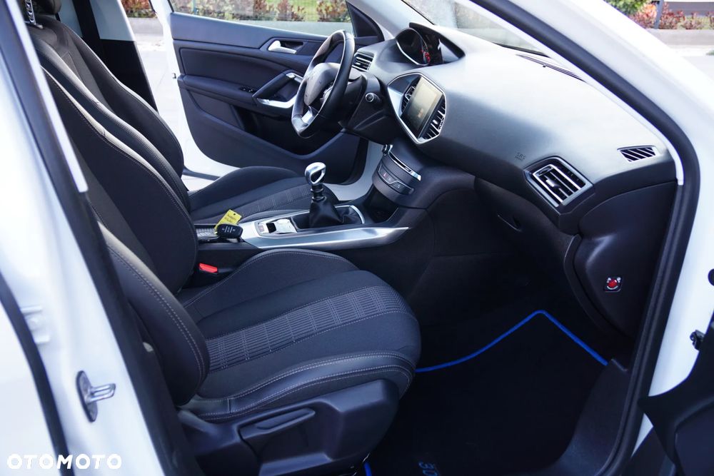 Peugeot 308 BlueHDi 130 Stop & Start Allure Business-Paket - 26