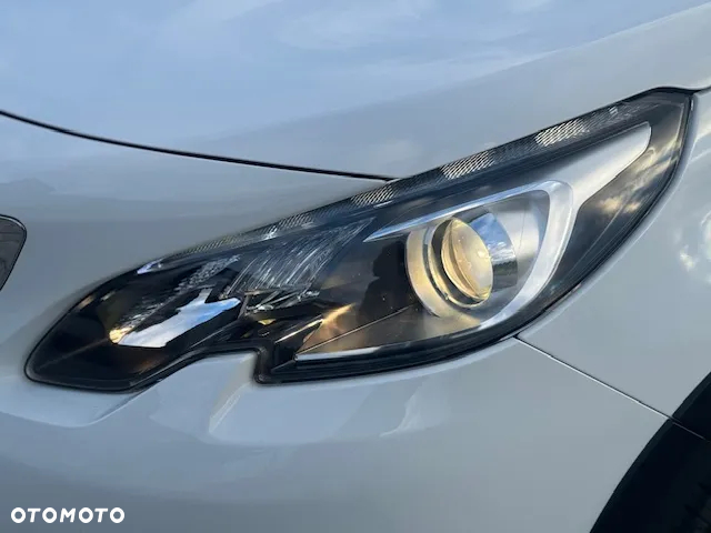 Peugeot 2008 1.5 BlueHDi Signature - 25