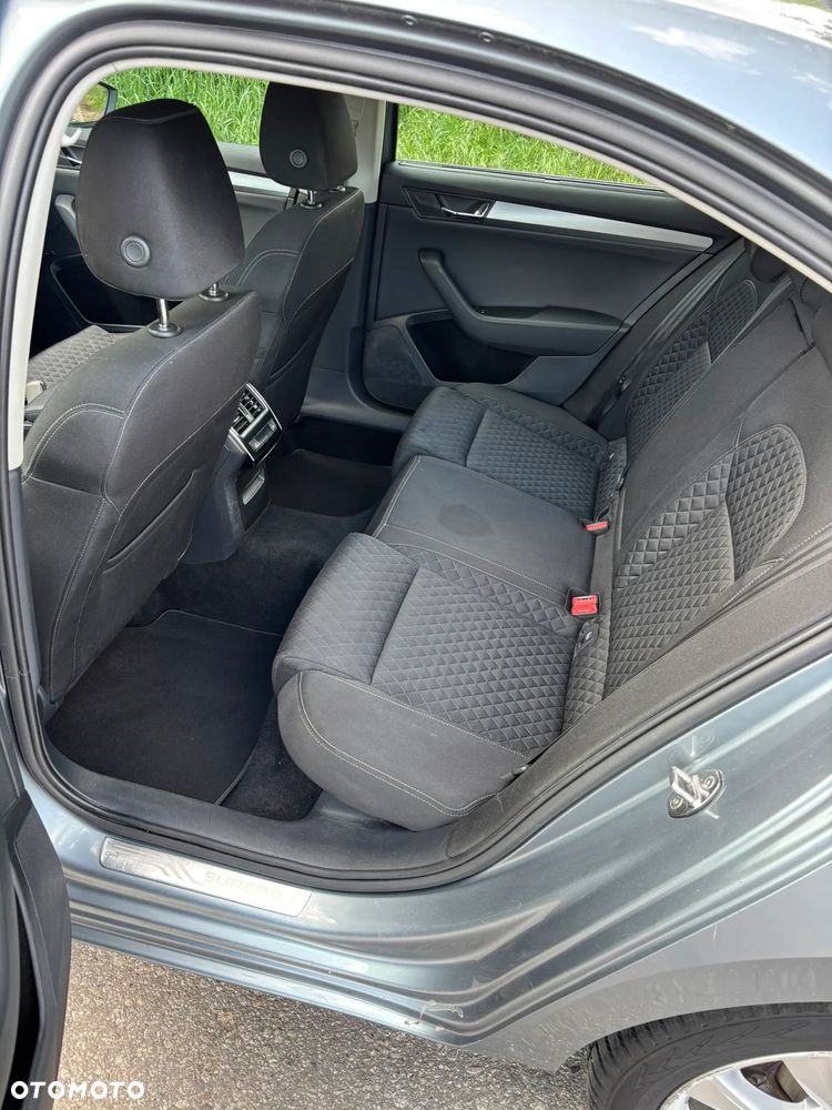 Skoda Superb 2.0 TDI Style DSG - 23