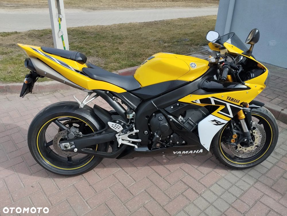 Yamaha R1 - 1