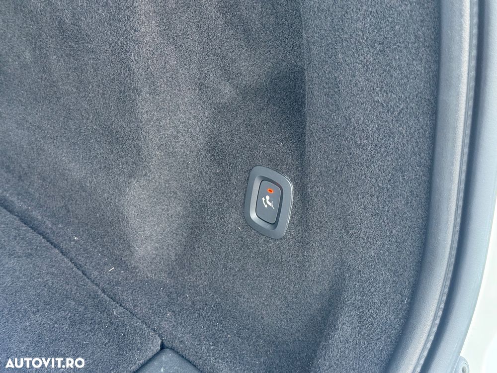 Volvo XC 60 T8 Twin Engine AWD R-Design - 36