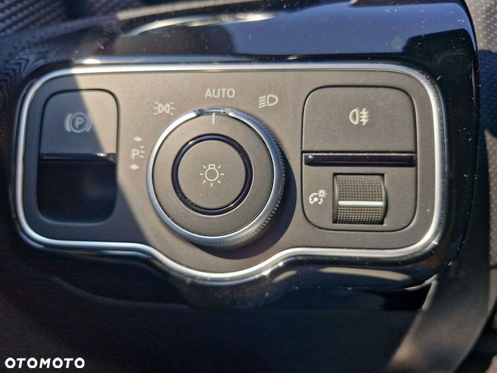 Mercedes-Benz CLA 180 Progressive 7G-DCT - 18