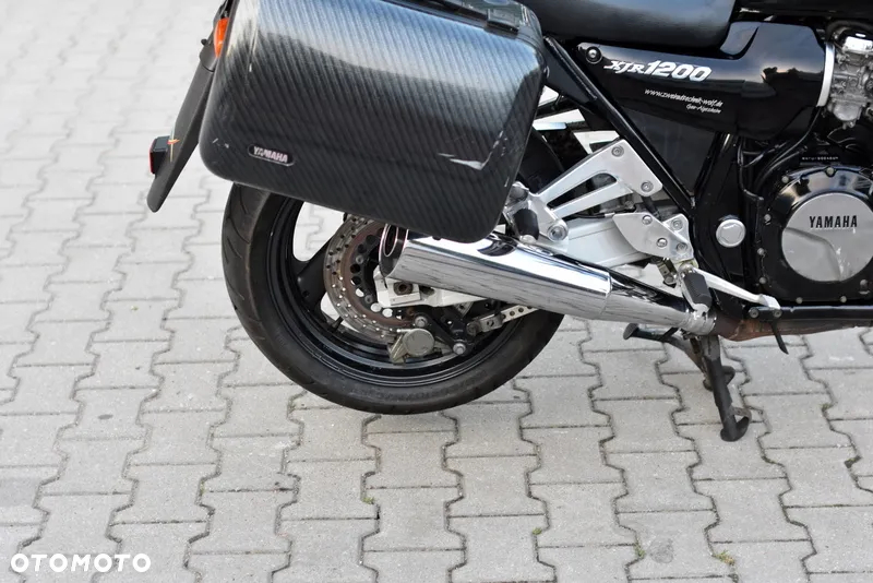 Yamaha XJR - 10