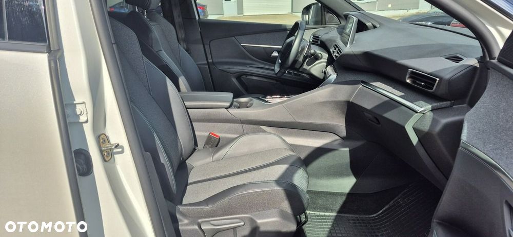 Peugeot 3008 1.2 PureTech Allure Pack S&S EAT8 - 24
