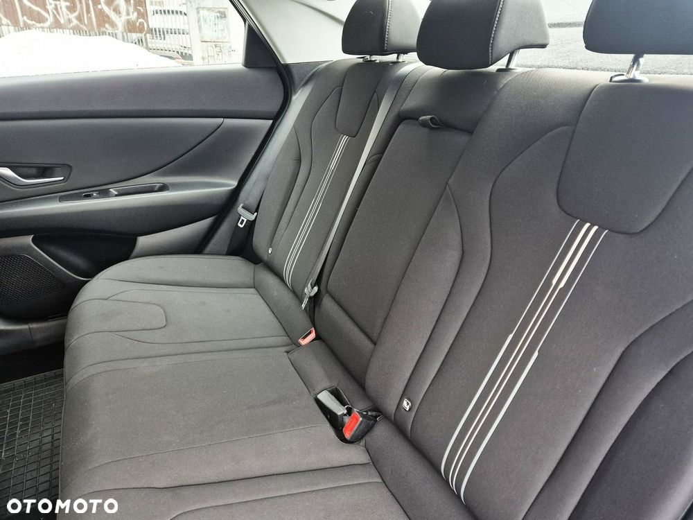 Hyundai Elantra - 13
