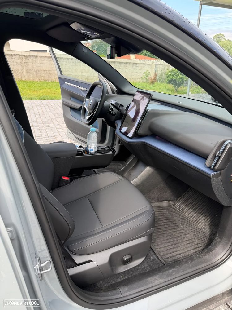 Volvo EX30 Single Motor Extended Range RWD Ultra - 10