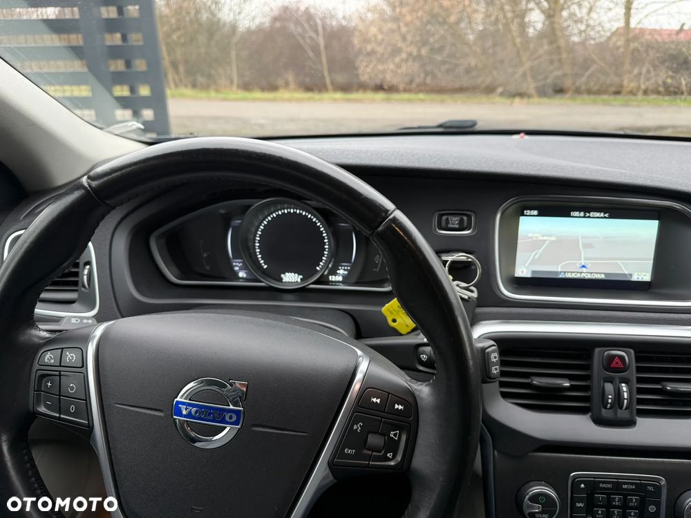 Volvo V40 D4 Drive-E Momentum - 22